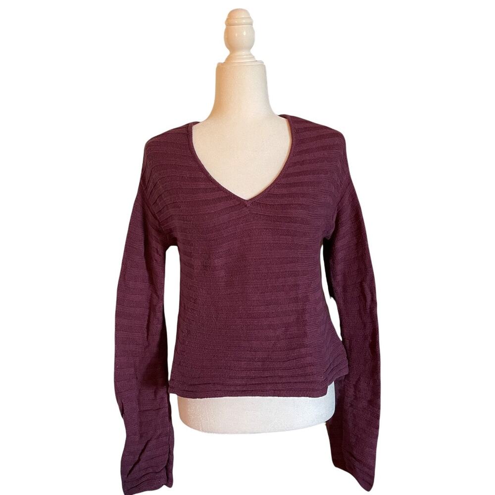 "PEEK THROUGH" VNECK CROPPED SWEATER-SUPER COMFY & STYLISH-IN GREAT CONDITION